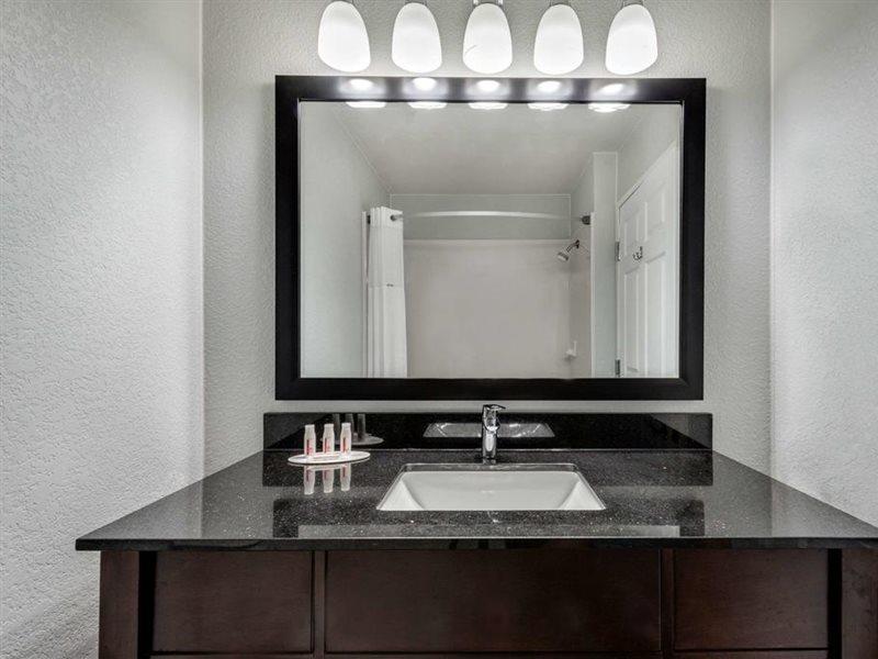 Days Inn & Suites By Wyndham Dallas Zewnętrze zdjęcie