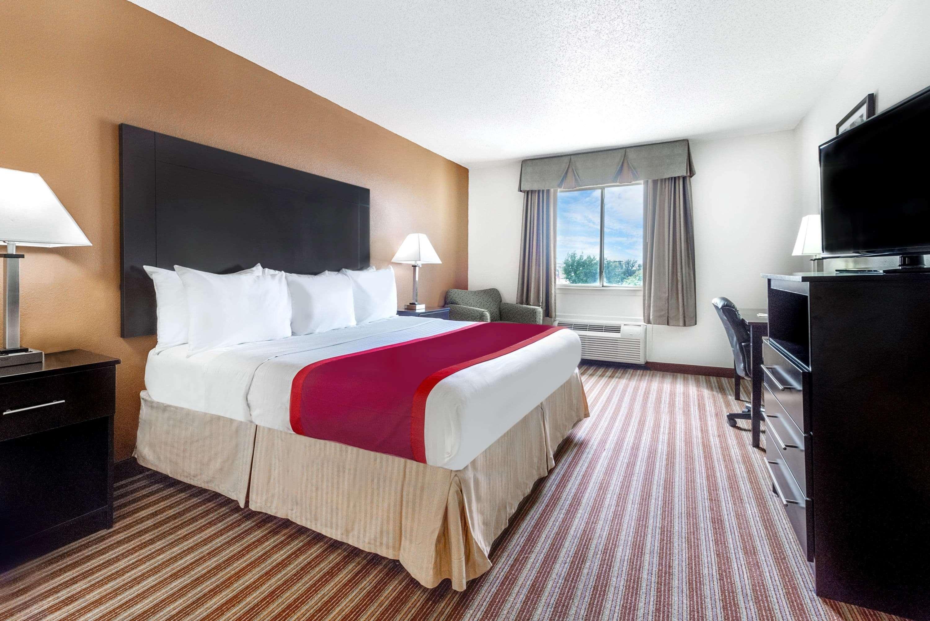 Days Inn & Suites By Wyndham Dallas Zewnętrze zdjęcie