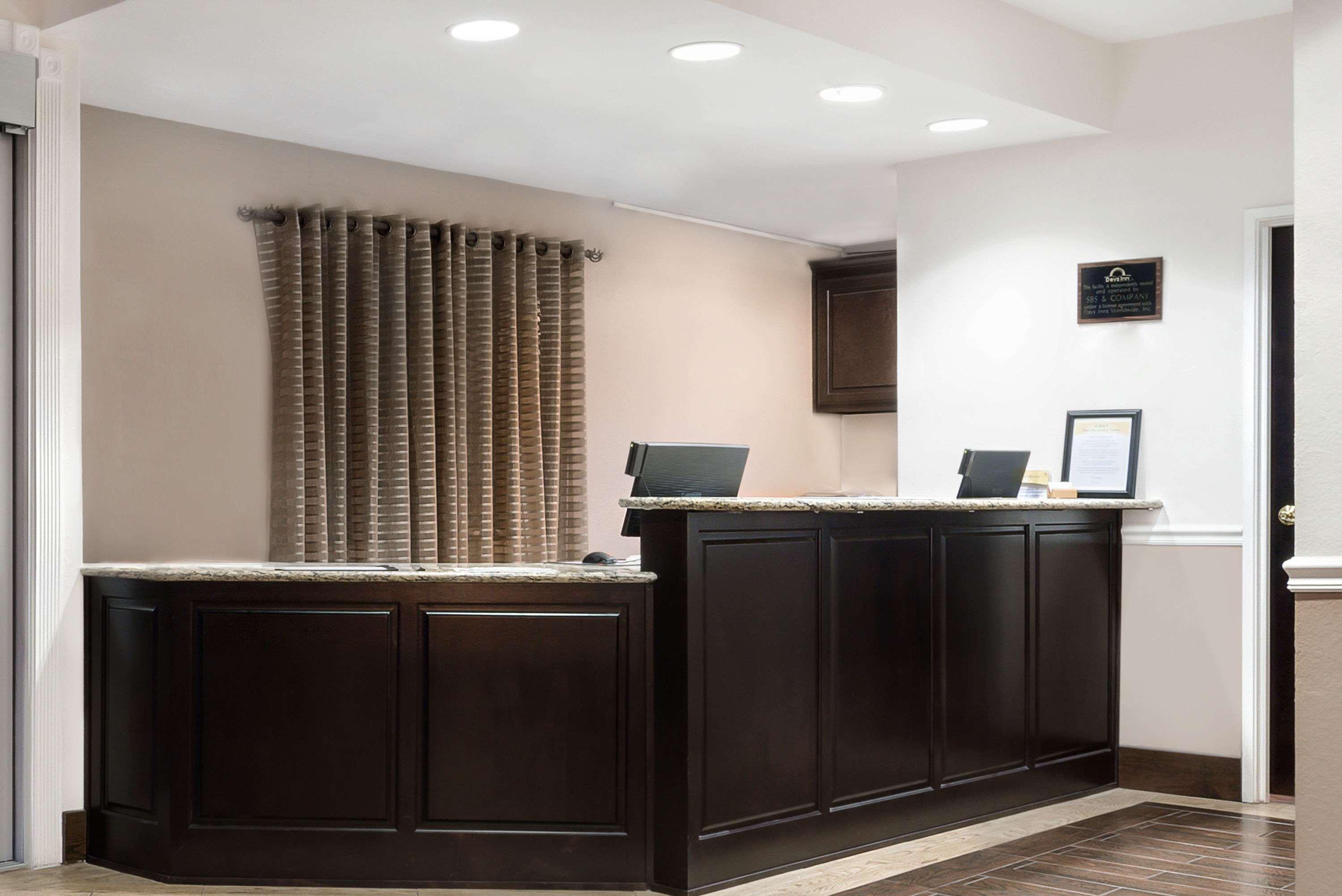 Days Inn & Suites By Wyndham Dallas Zewnętrze zdjęcie