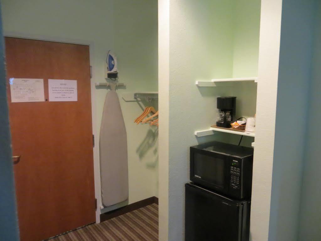 Days Inn & Suites By Wyndham Dallas Zewnętrze zdjęcie