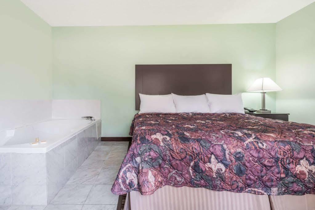 Days Inn & Suites By Wyndham Dallas Zewnętrze zdjęcie