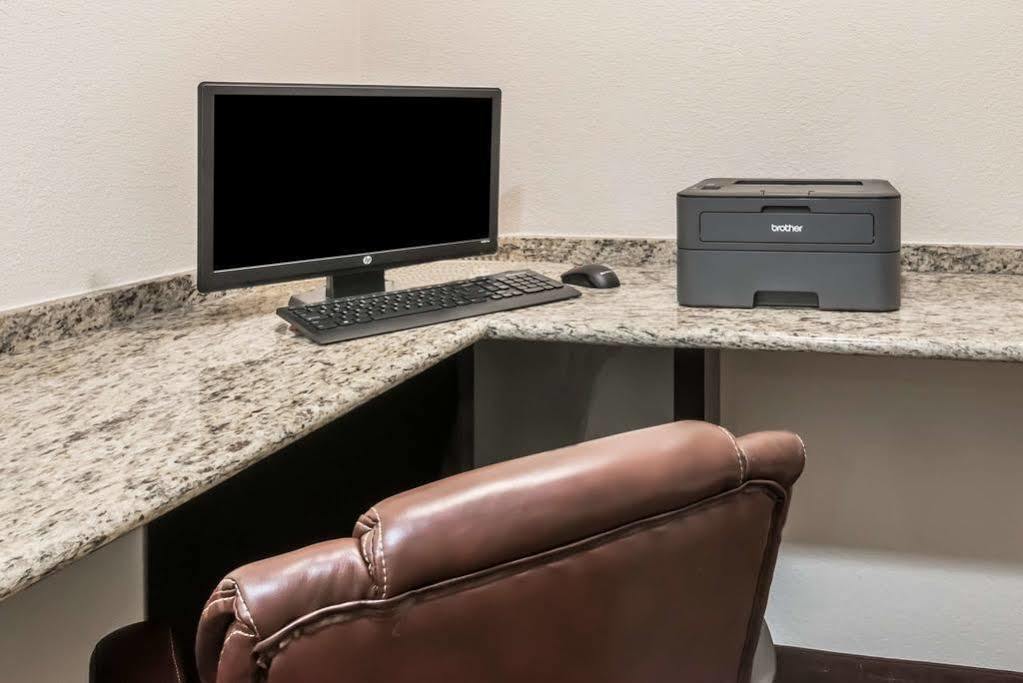 Days Inn & Suites By Wyndham Dallas Zewnętrze zdjęcie